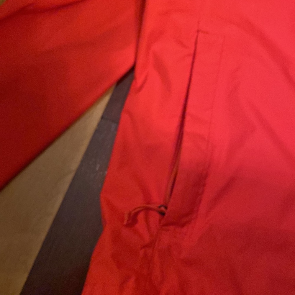 North face women’s windbreaker in neon red - Picture 12 of 12